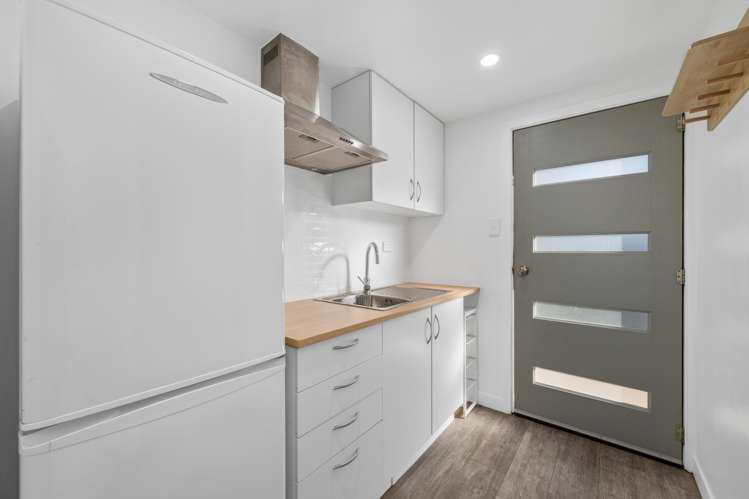38C Dillons Point Road Islington_24
