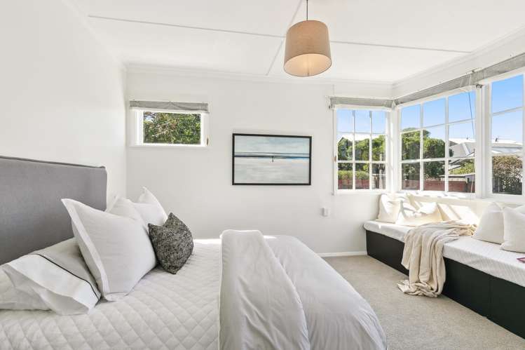 174 Queens Drive Lyall Bay_12