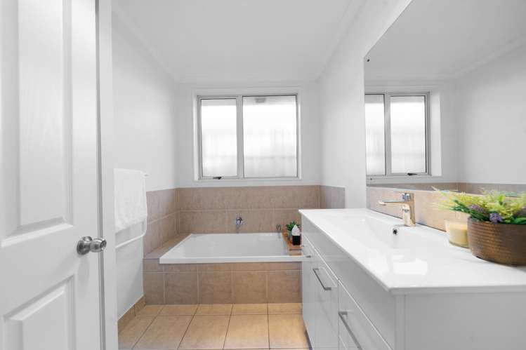 8 Nykki Place Papakura_10