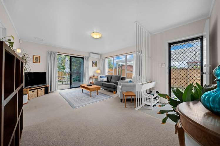 2/3 Papatahi Place_5