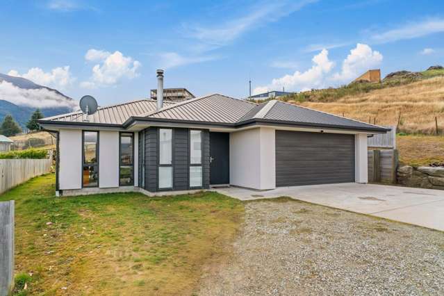 Modern Comfort and Mountain Views