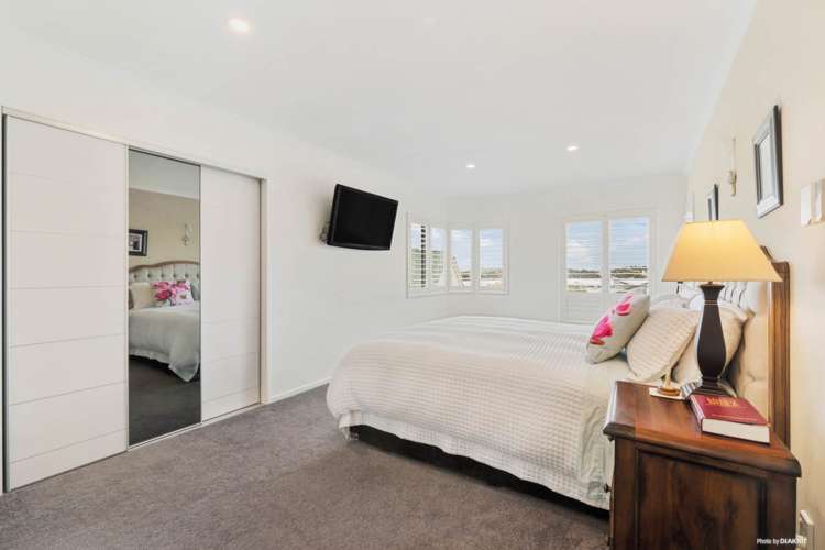 61 Alec Craig Way Gulf Harbour_16