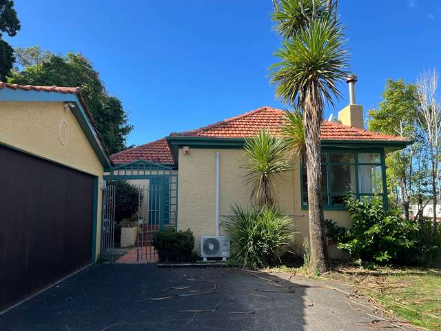4 Shera Road, Remuera - Spacious Living in the...