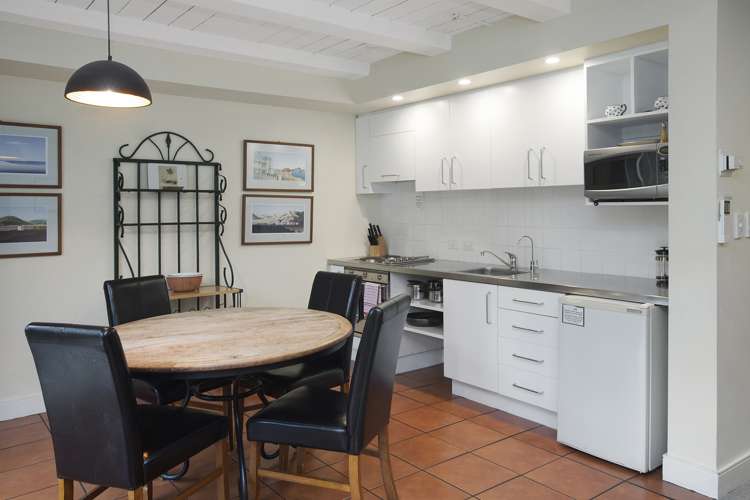 85e Beach Road Akaroa_8