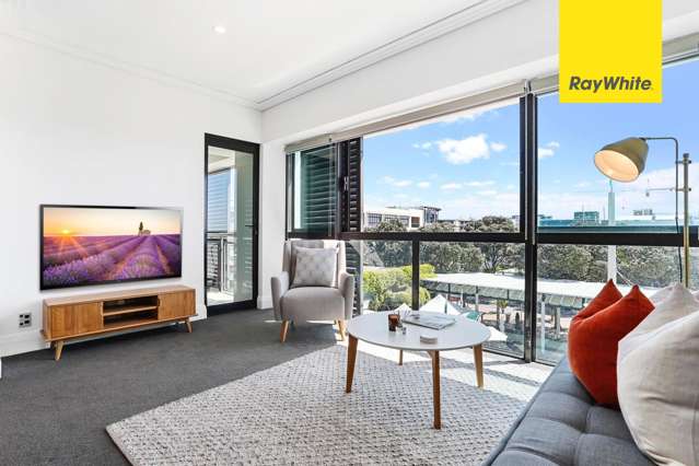 West Facing & Waterfront - Viaduct Central!