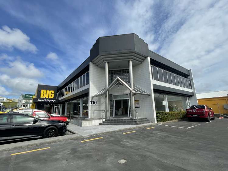 Level 1/110 Wairau Road_0