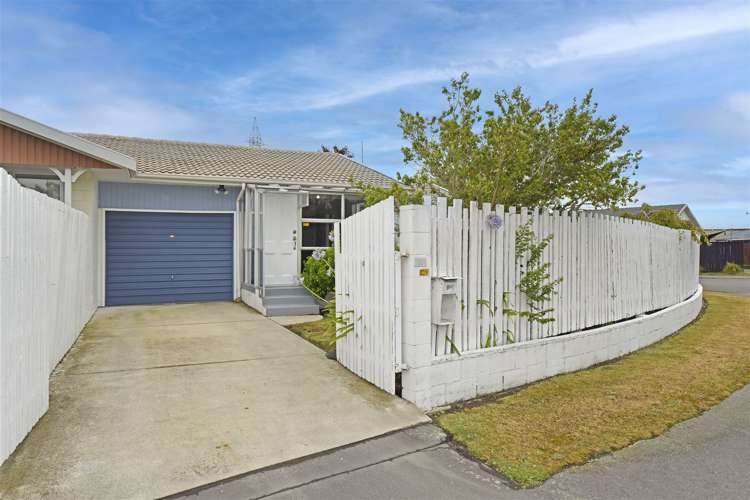 2/2 Loreto Place Hornby_12