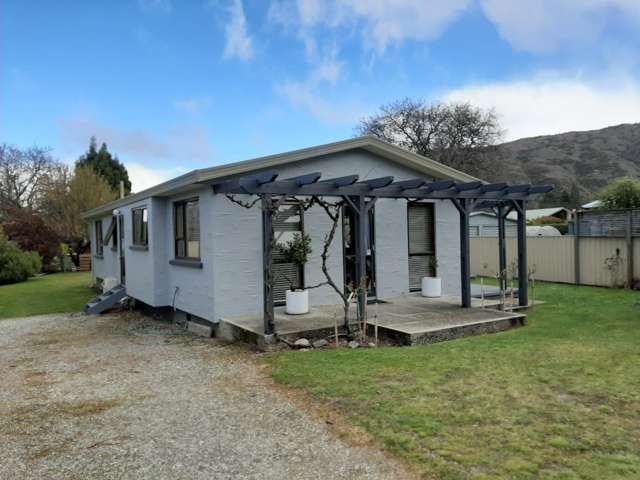 Neat 3 Bedrooms New Decor Clyde