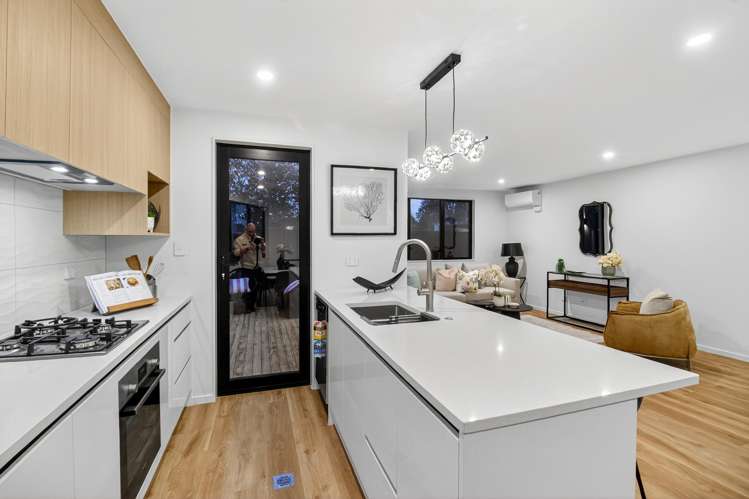 121D Vodanovich Road Te Atatu South_13