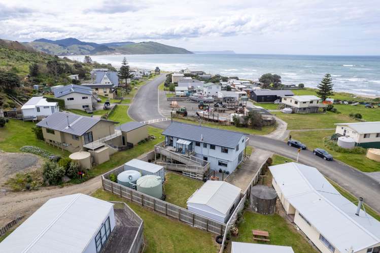 84 Akitio Esplanade Pongaroa_24