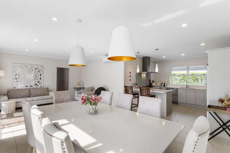 7 Andalusian Way Karaka_11