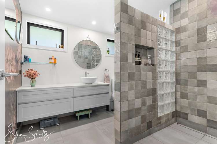 6 The Strand Whakapirau_14