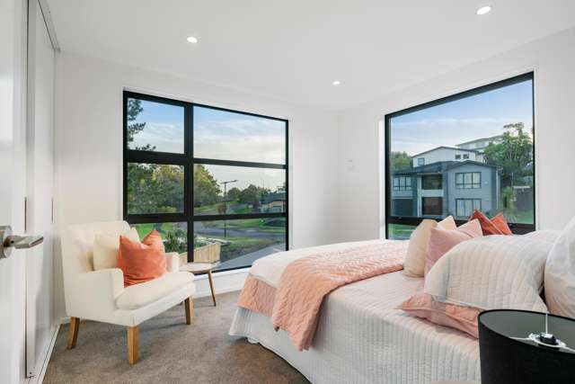 Luxury Brand New Located In Pharlap Drive