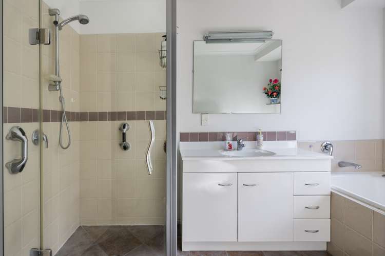 1 Merlin Close Huntington_17