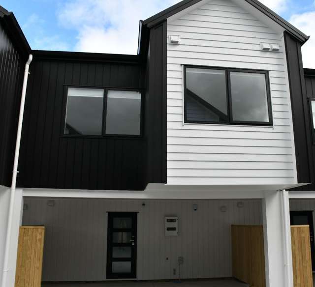 This Town House MAY be the one You are Looking for - Groups or Families