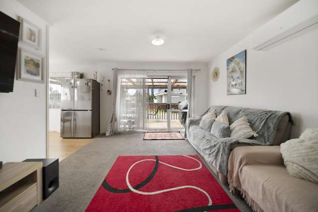 1/10 Dorendia Place Clendon Park_2