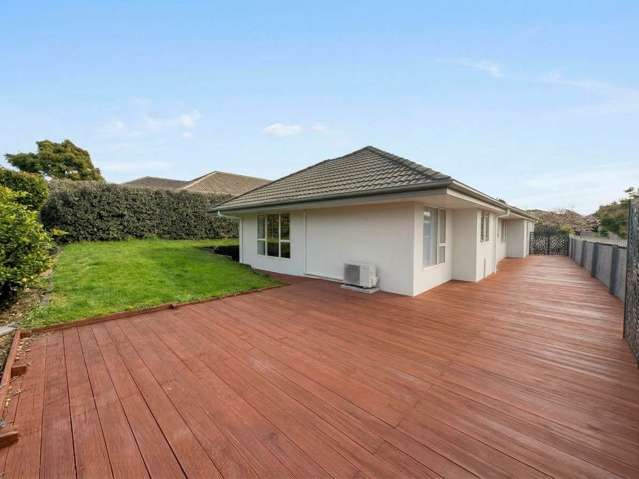 Fully Fenced and Driving Distance to Henderson...