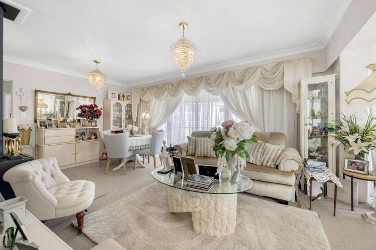 5 Borrowdace Avenue Botany Downs_1