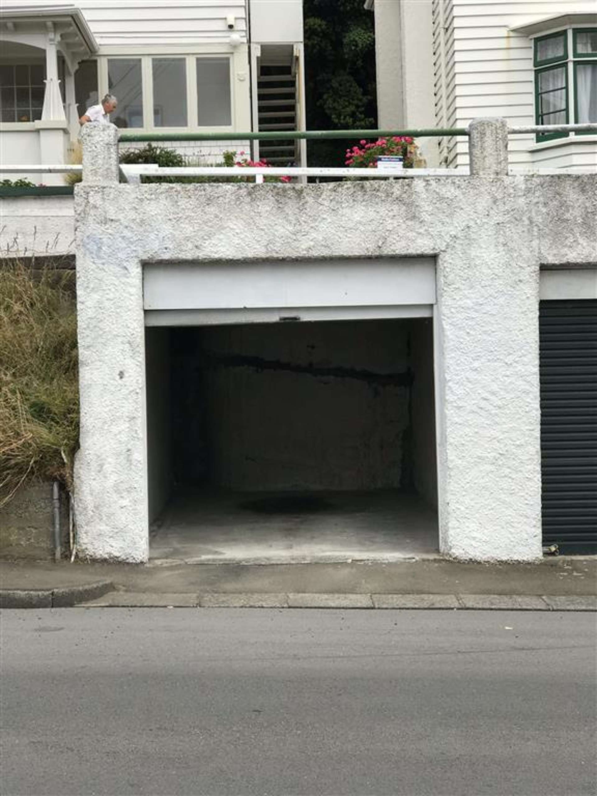 30 Queens Drive - garage 1290_0