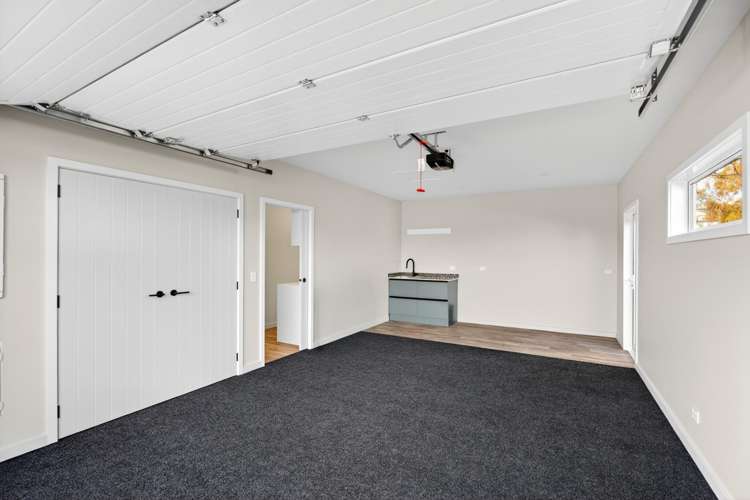 32 West Place Greenmeadows_17