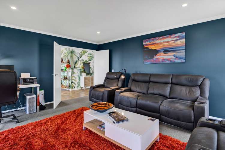 8a Jules Crescent Bell Block_5