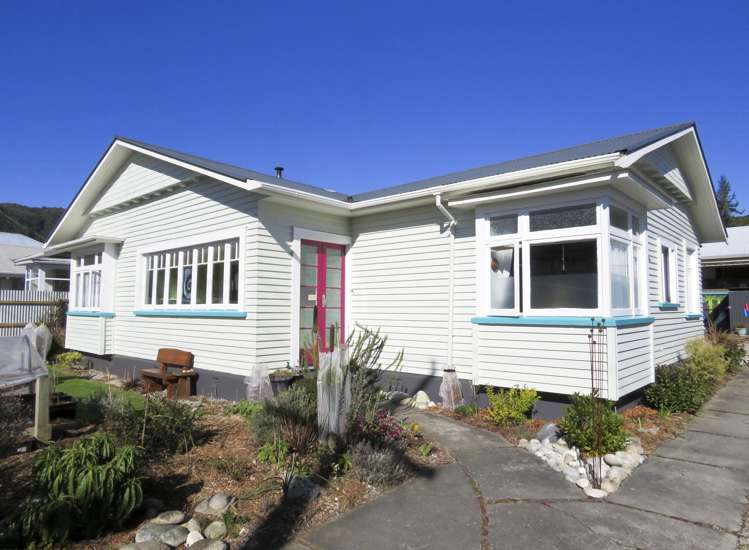 49 Shiel Street Reefton_25
