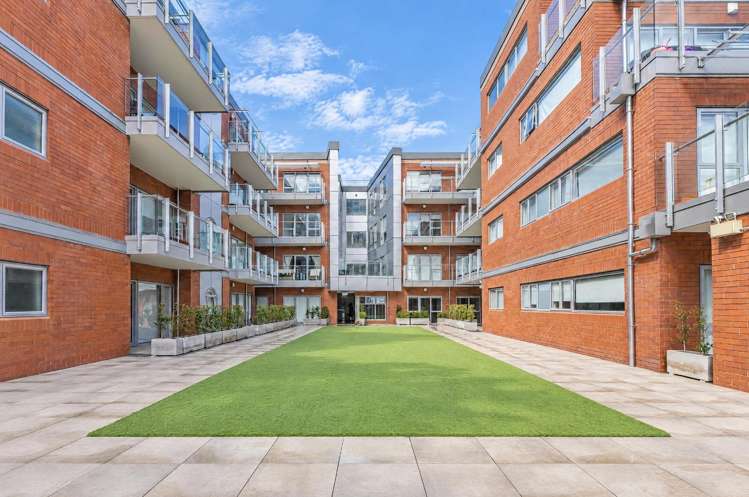 127/4 Wagener Place 1727_19