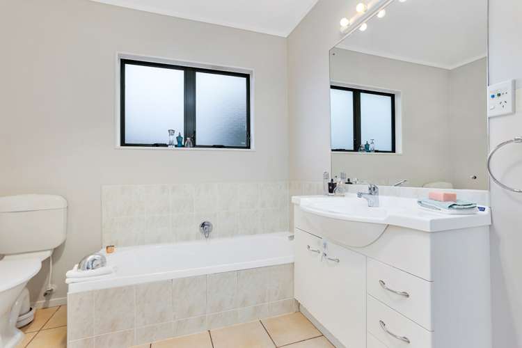 2/12 Varlene Terrace Forrest Hill_12