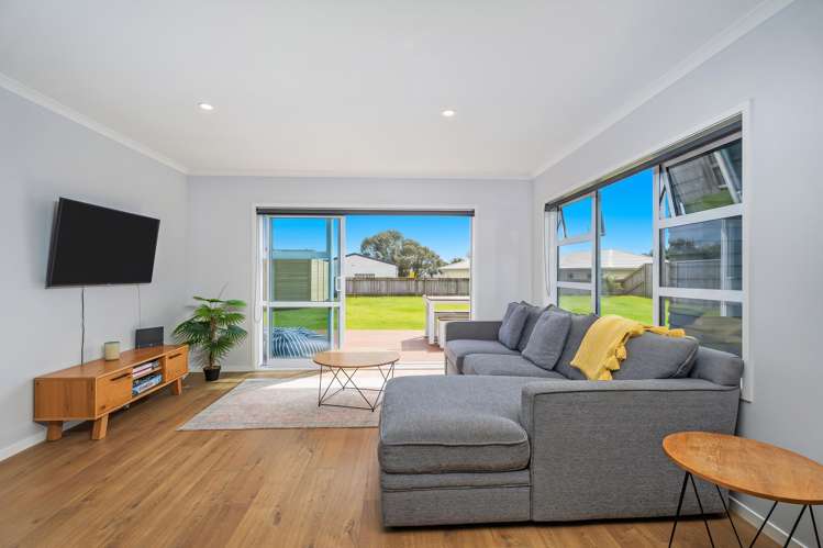 8 Navigation Drive Cooks Beach_1
