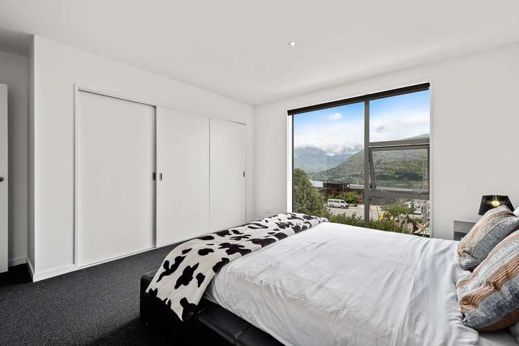 3 Saint Peters Place Queenstown_13