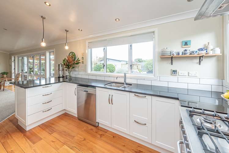 23 Moore Avenue Tawhero_22