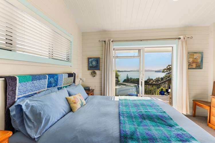 11 Russell Heights Russell_9