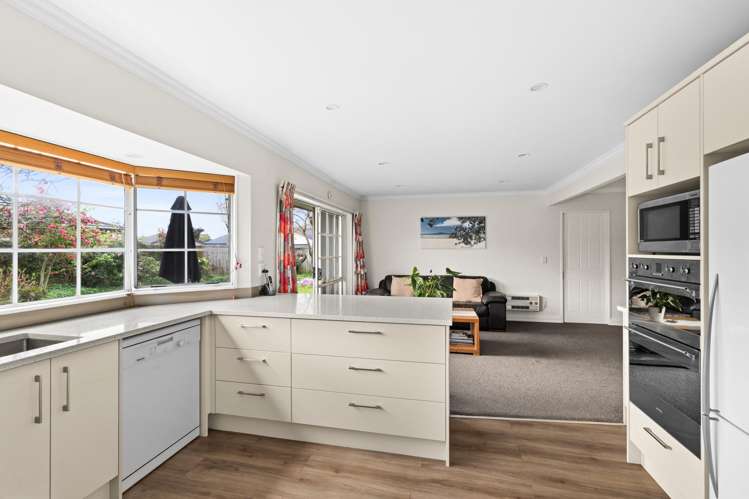 70 Whiting Crescent Greenmeadows_12