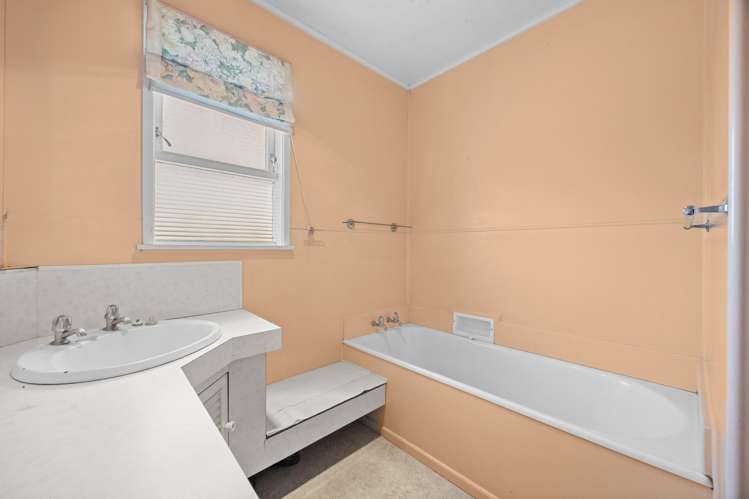 44 Ellesmere Crescent Pakuranga Heights_11