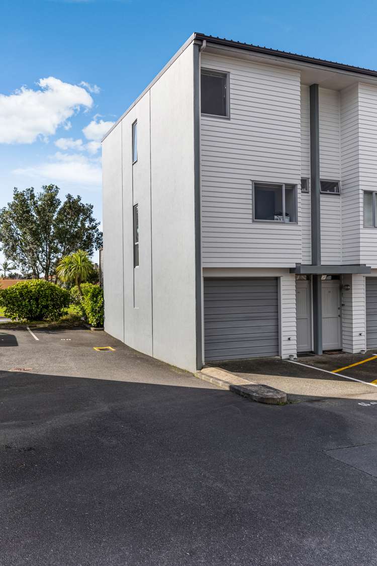 64/7 Kelvin Hart Drive East Tamaki_1