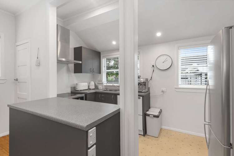 16 Erima Avenue Point England_5