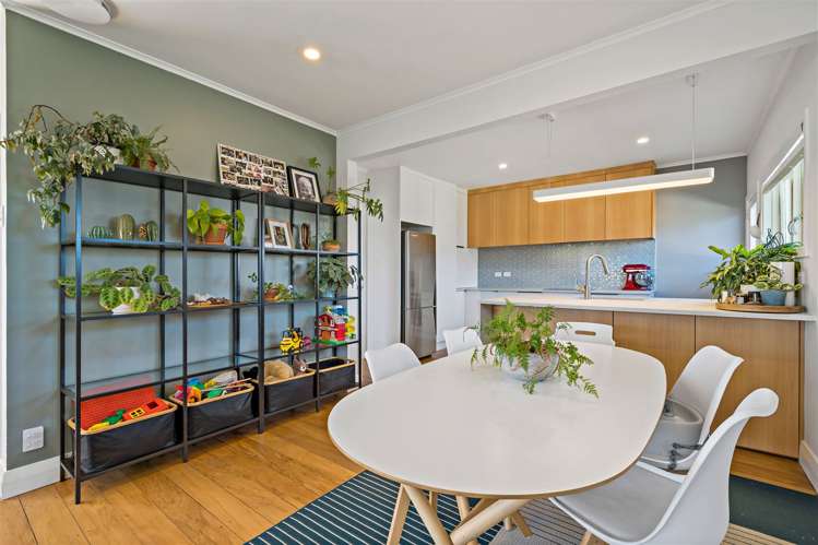 17a Clinton Avenue Te Atatu Peninsula_6