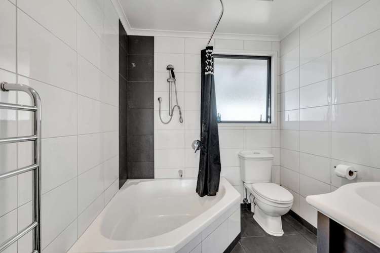 8 Doctors Hill Road Maungaturoto_26