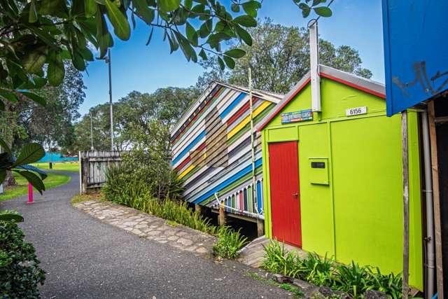 Boatshed Bliss by the Basin