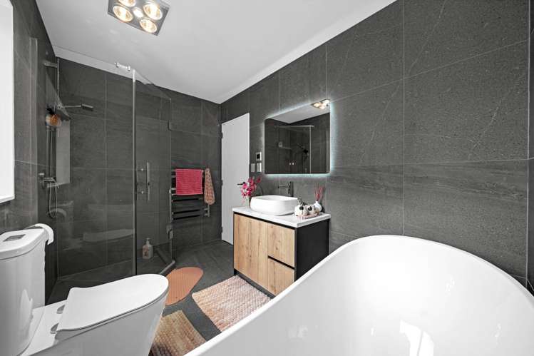 2A Ballyalton Crescent Flat Bush_17