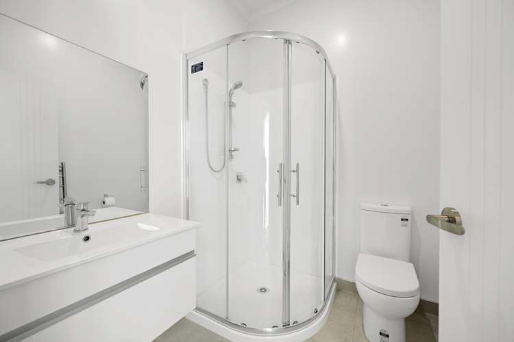 1/13 Vialou Street Hamilton Central_11