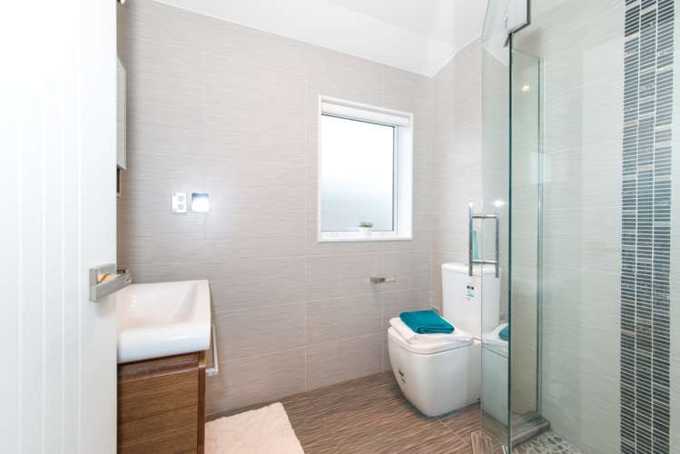 41 Riverglade Parkway Te Atatu South_15