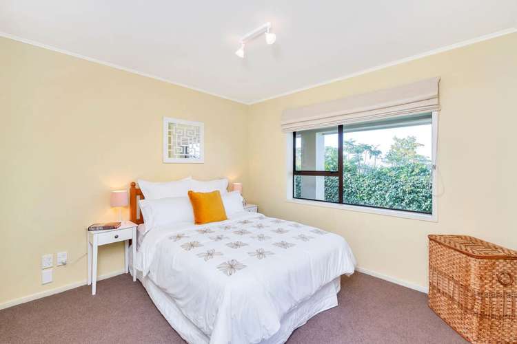 2/19a Seaview Road Castor Bay_14