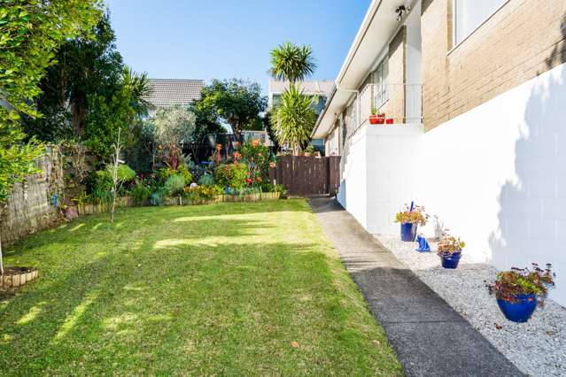 1/18 Tamahere Drive Glenfield_1