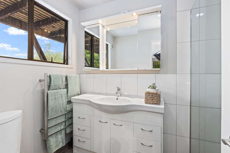 504 Beach Road Murrays Bay_16