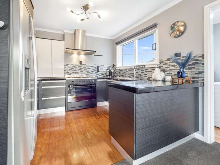 8 Roberts Road Hei Hei_2