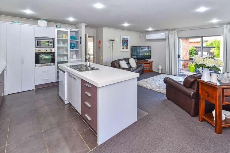 42 Aberdeen Crescent Wattle Downs_10