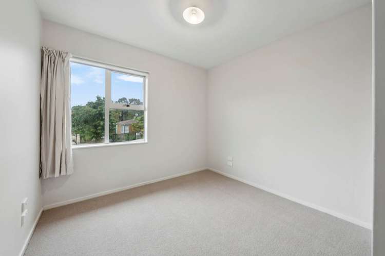 1/2 Karapiti Place Glen Eden_17
