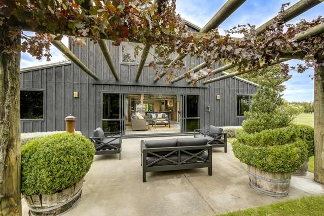 Two homes on 2 hectares!