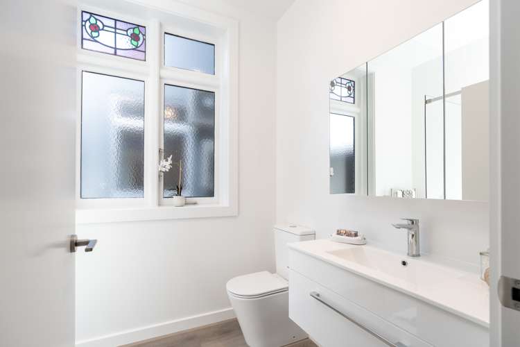 121 The Parade Island Bay_12